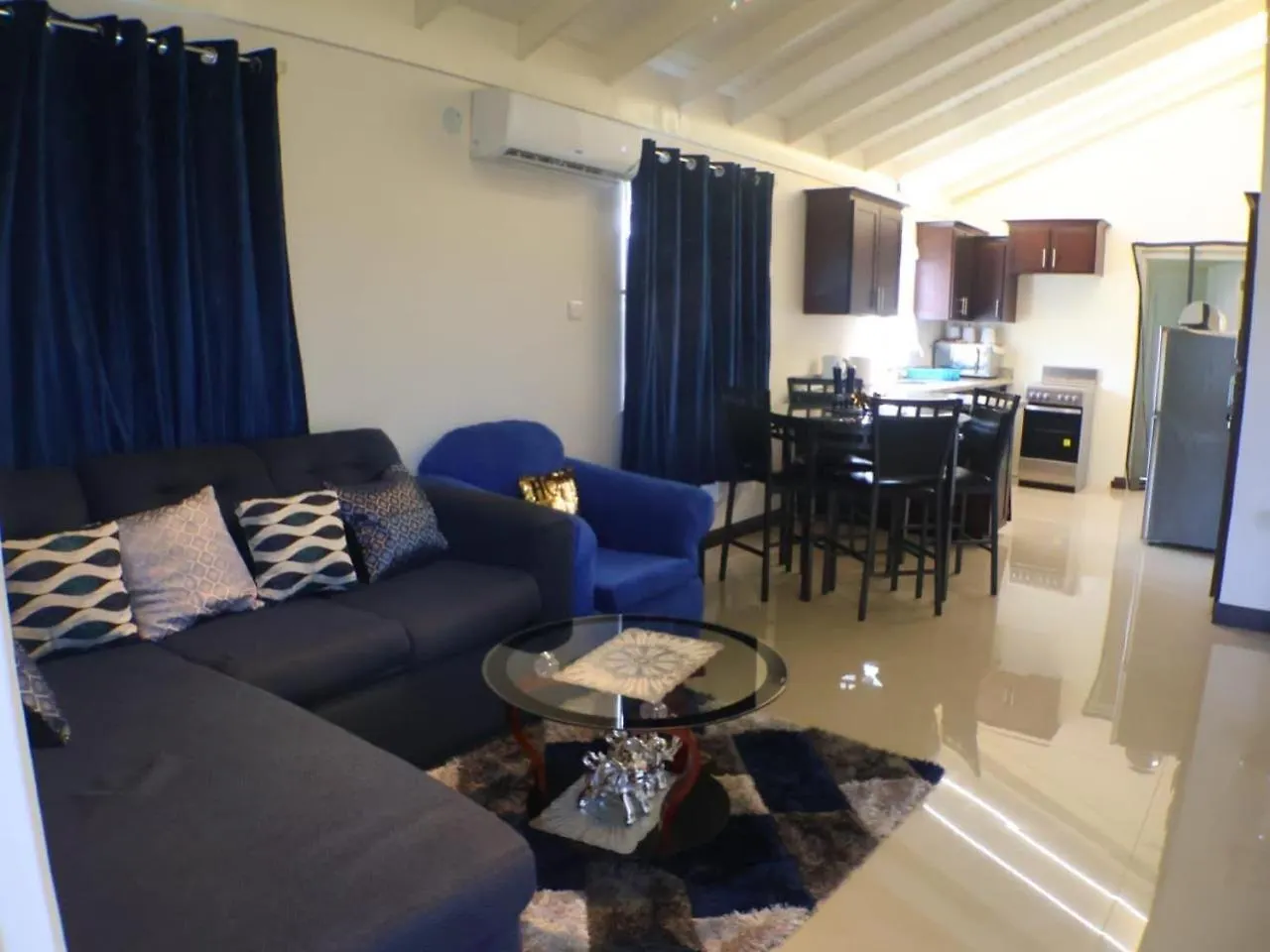 Harbour Oasis Retreat - Charming 2 Bedroom House Old Harbour