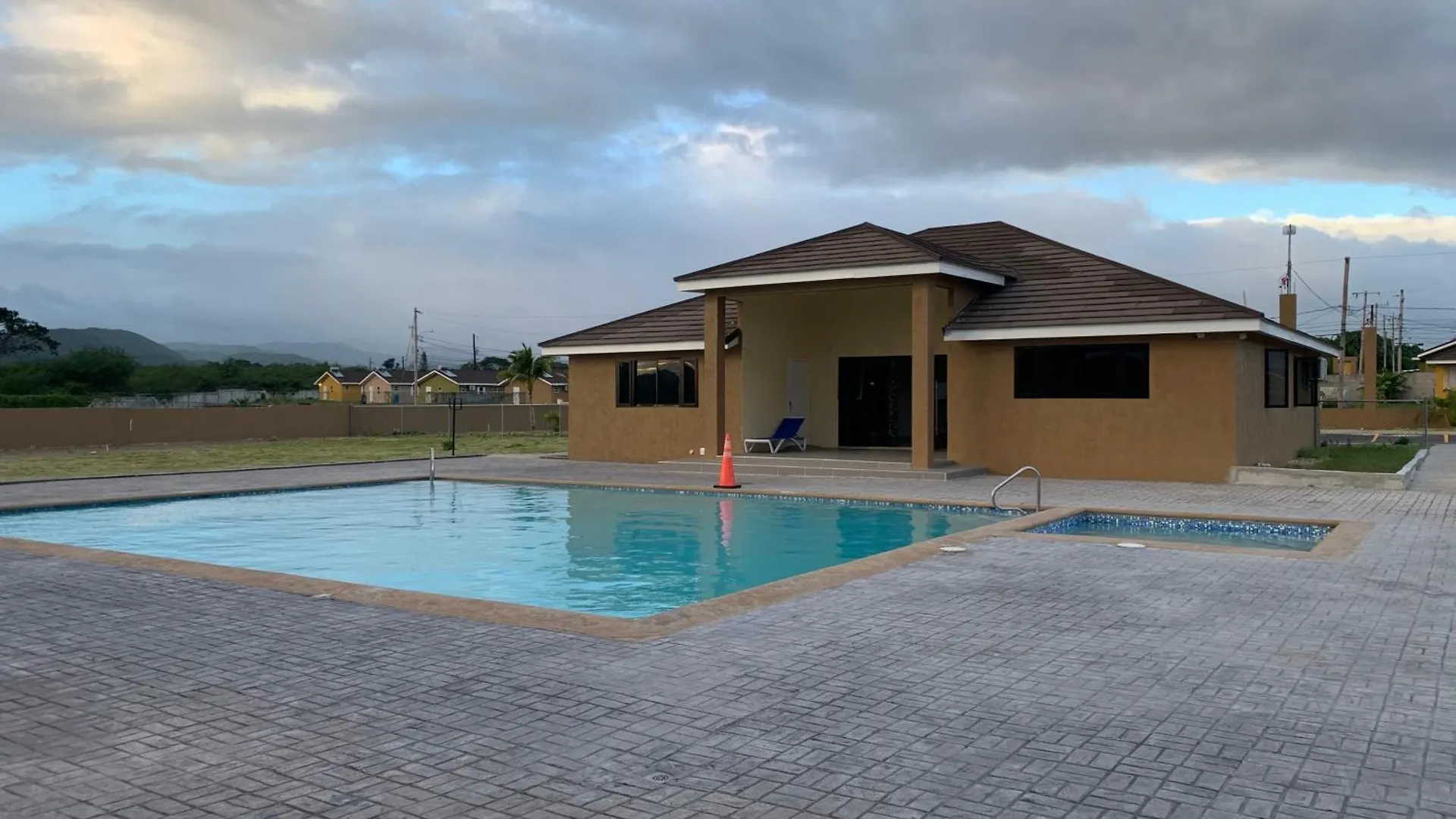 Casa de Férias Harbour Oasis Retreat - Charming 2 Bedroom House Old Harbour